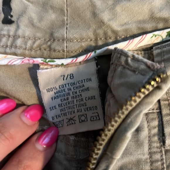 Women’s Bermuda shorts all of beige color, size 7/8 - Picture 3 of 3